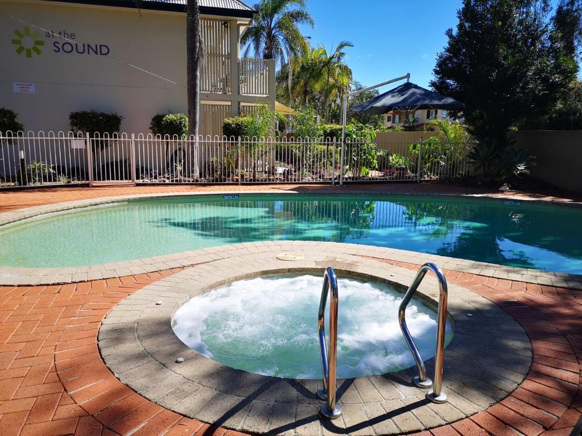 At The Sound Noosa Motel Noosaville Esterno foto