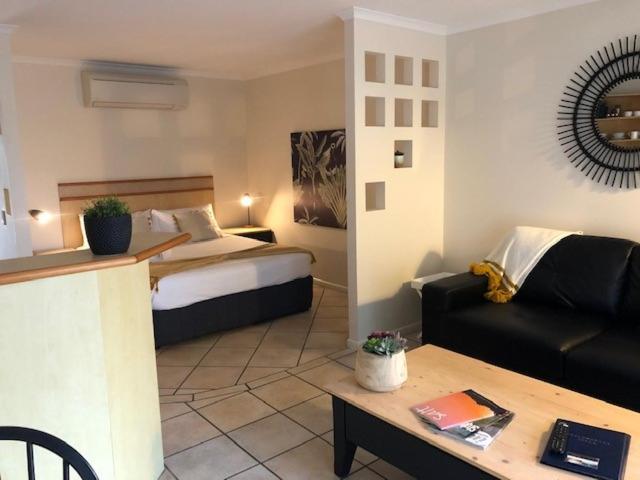 At The Sound Noosa Motel Noosaville Esterno foto